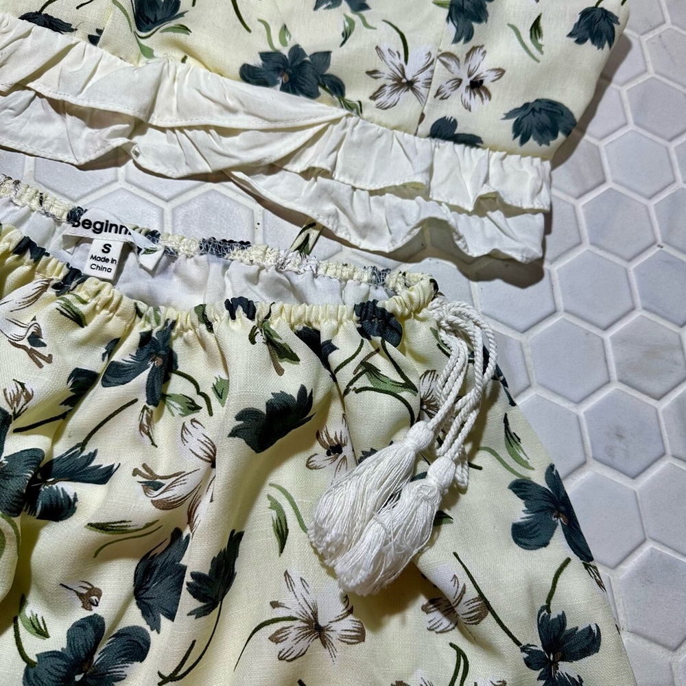 Floral Two Piece Ruffle set - Picture 5 of 6